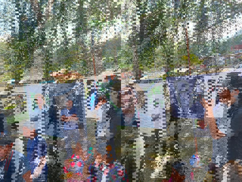 Simon Pedro - utanför domstoeln 1.jpeg