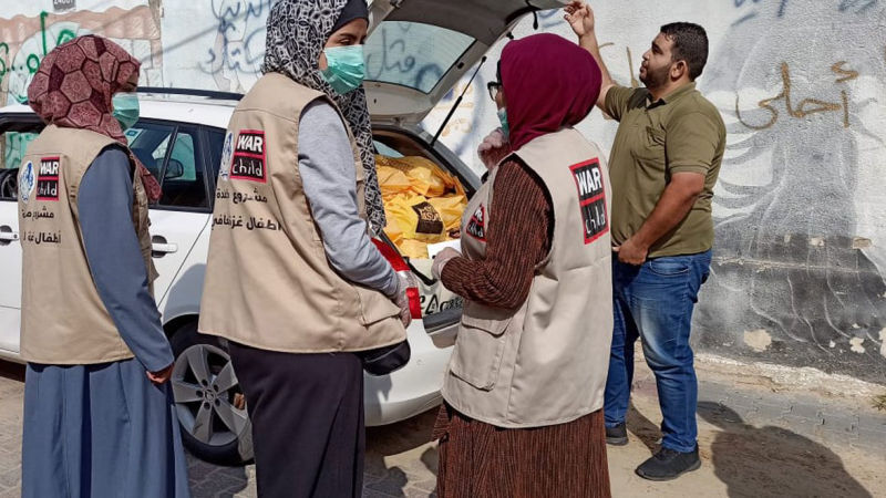 Distribution_of_Kits_Gaza_Srip_Moving_kits_to_homes_of_targeted_families_W.jpg.1262x662_q85_format-jpg_upscale.jpg (3)