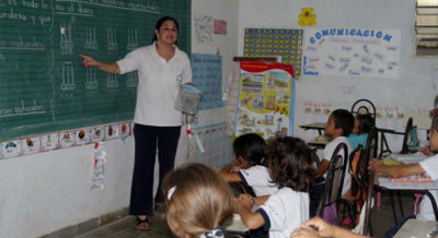 49350-Skola-som-är-en-del-av-skolutvecklingsprojektet-i-Villarica.-MH.-Okt-2012.-.jpg (3)