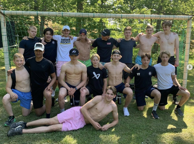 varmdo-hockey-j18-story-gruppfoto.jpg